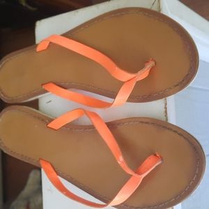 Mossimo coral flip-flops